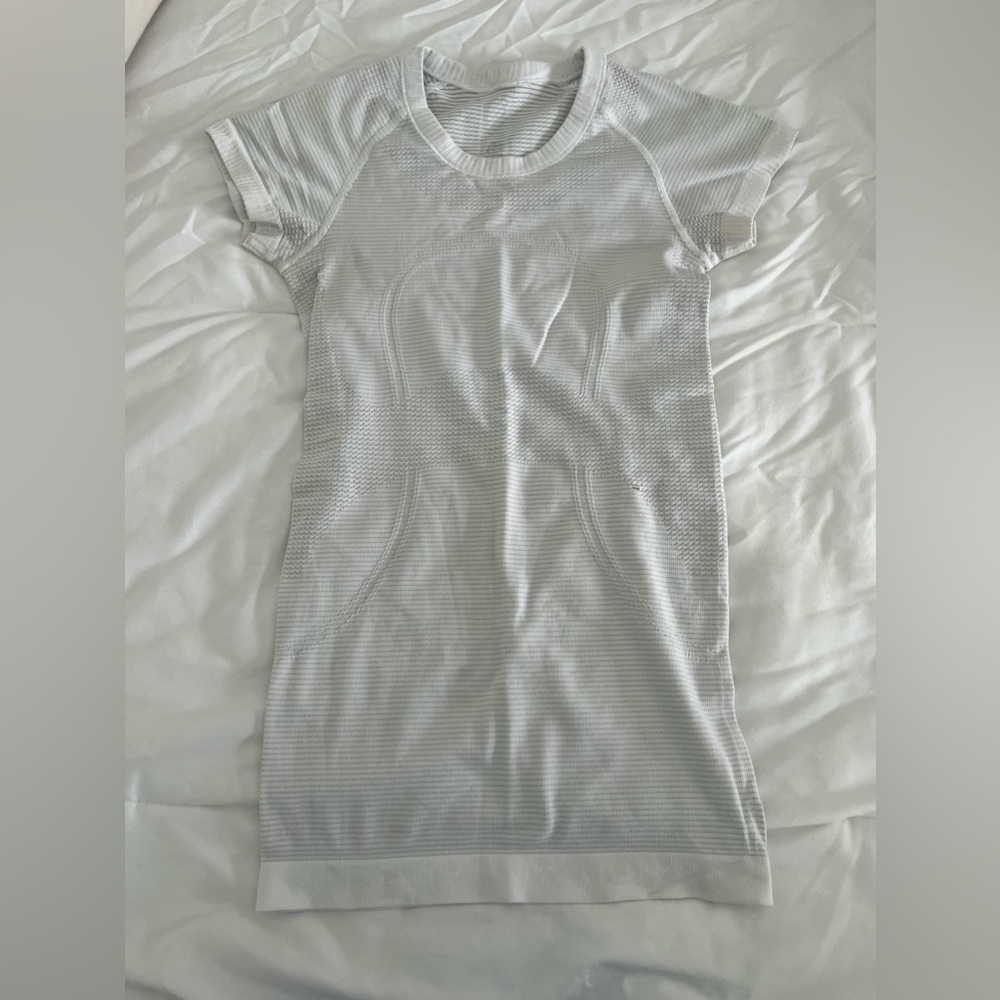 White Lululemon swiftly tech